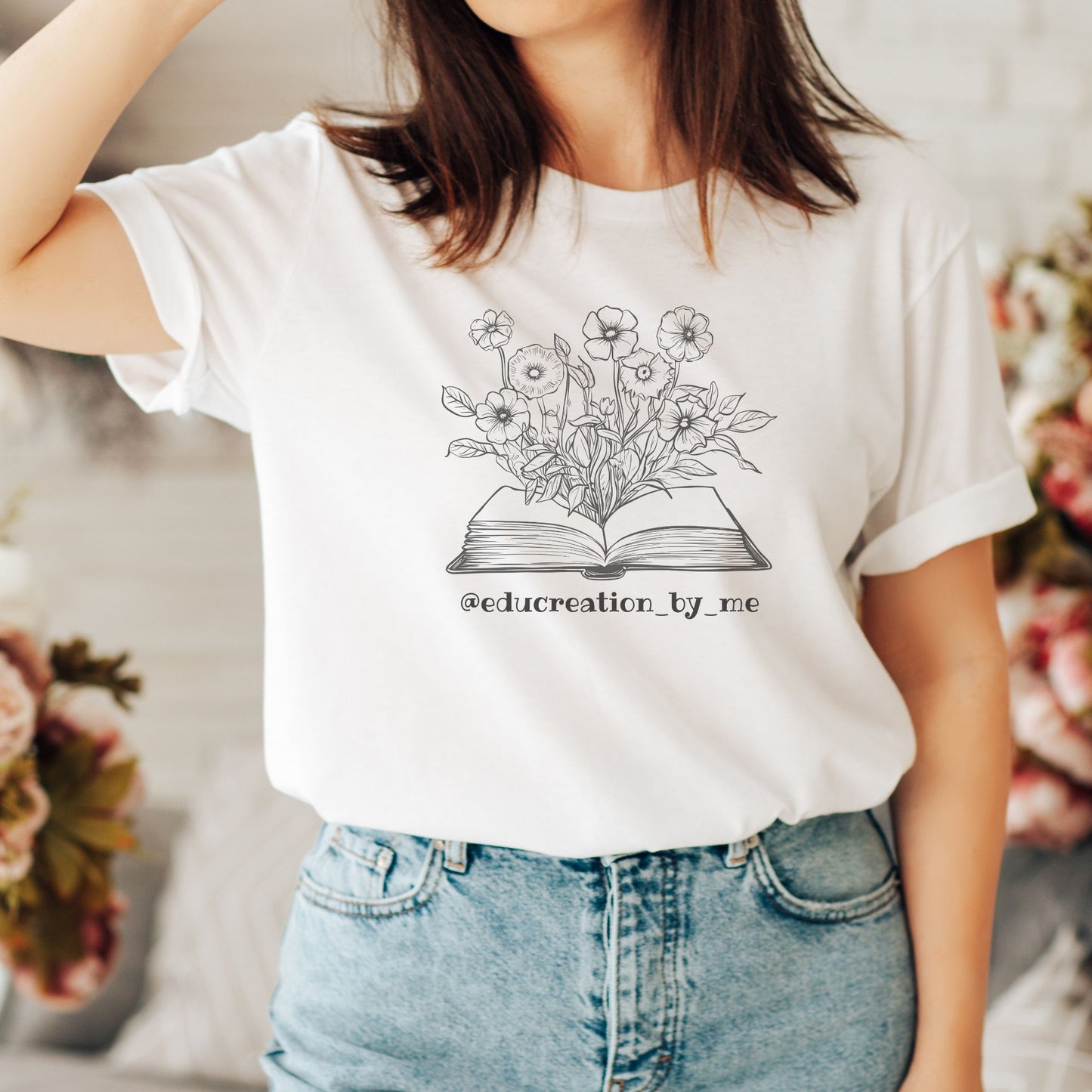 Custom Made Bok med Blommor - T-shirt