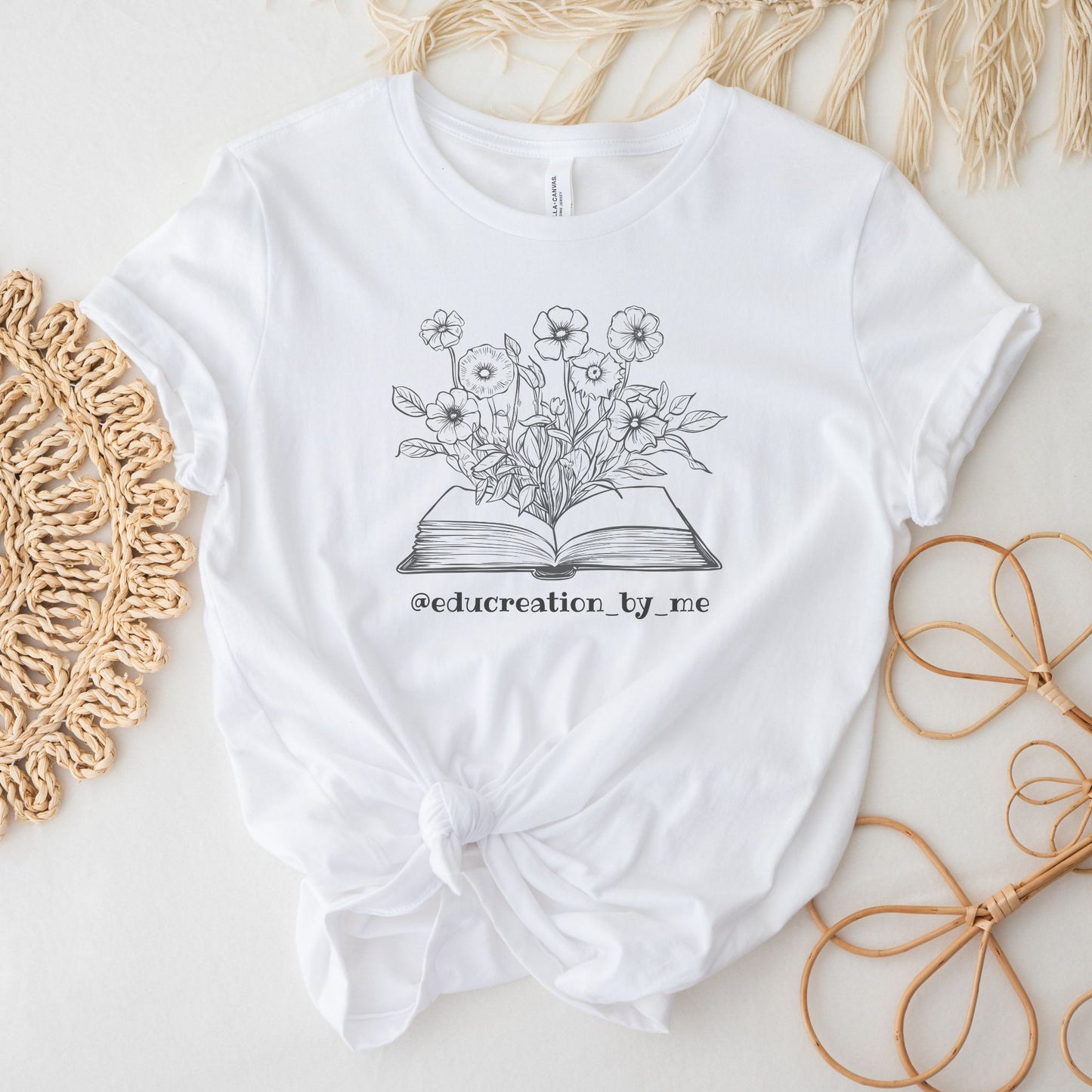 Custom Made Bok med Blommor - T-shirt