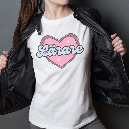 T-shirt med texten lärare